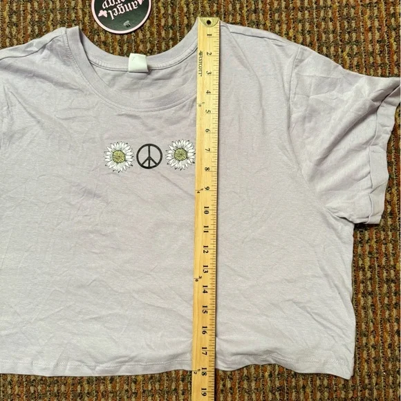 Angel‎ Energy Happiness Blooms Graphic Cropped Tee - Lavender, Size XL - Picture 5 of 6